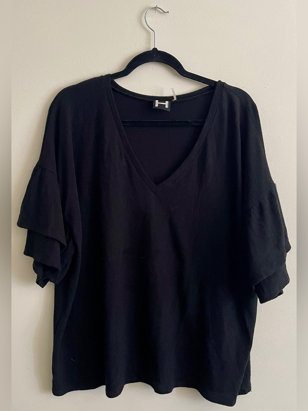 🖤 H by Bordeaux Black V-Neck Ruffle Sleeve Blouse 🖤